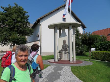 Šenčur-mimo spomenika krompirju